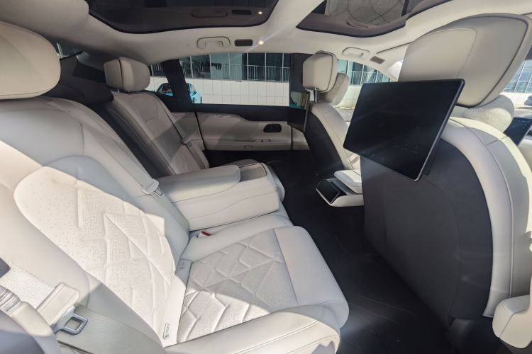 Used Nio ET7 2024 100kWh Executive Signature Edition Interior 4