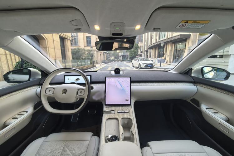 Used Nio ET7 2024 75 kWh Executive Edition Interior 4