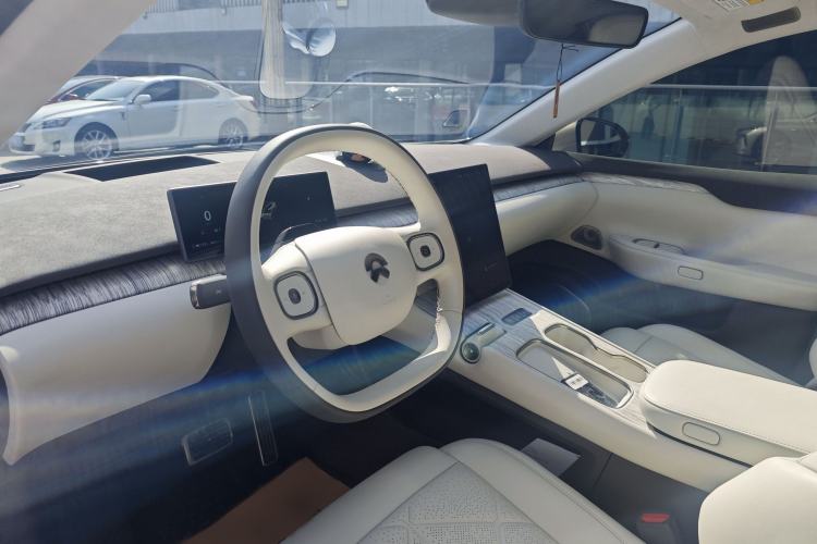 Used Nio ET7 2024 100kWh Executive Signature Edition Interior 6