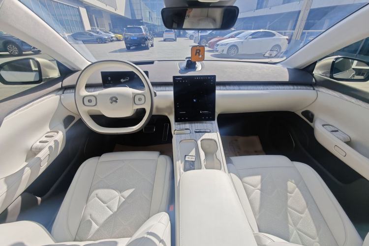 Used Nio ET7 2024 100kWh Executive Signature Edition Interior 9