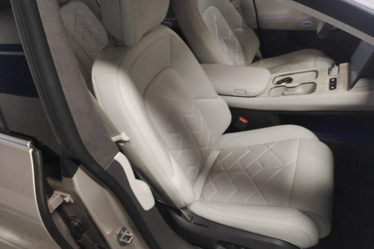 Used Nio ET7 2024 75 kWh Executive Edition Right Front Seat