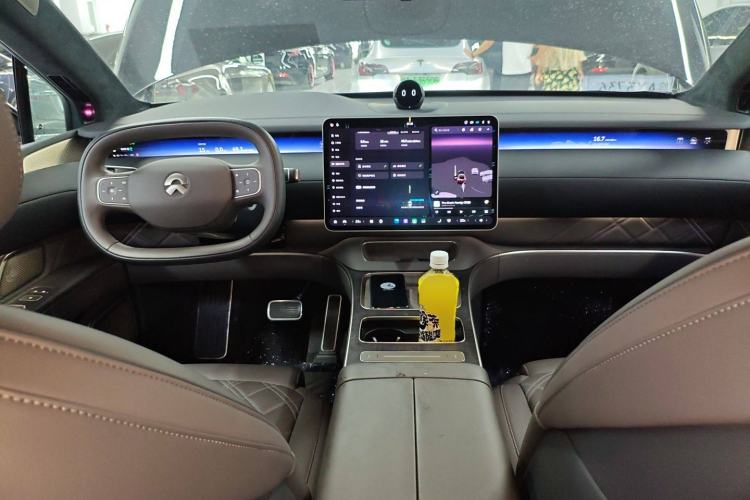 Used Nio ET9 2025 100 kWh Center Console