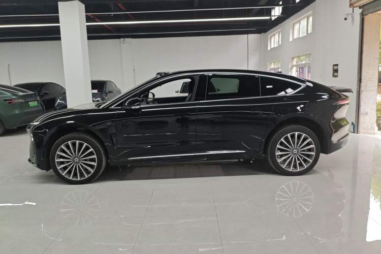 Used Nio ET9 2025 100 kWh Left Side