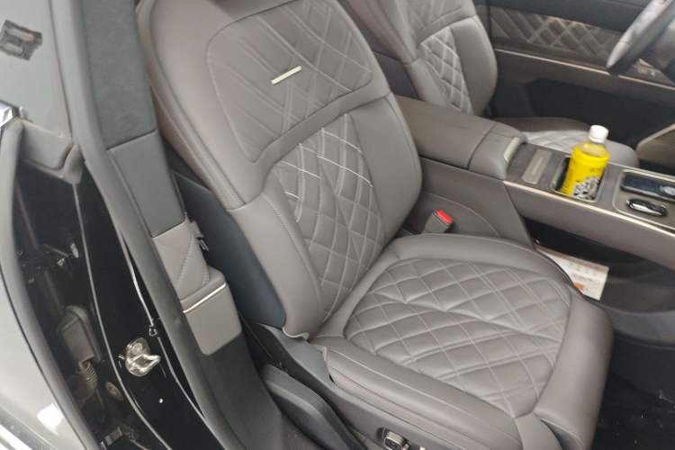 Used Nio ET9 2025 100 kWh Right Front Seat