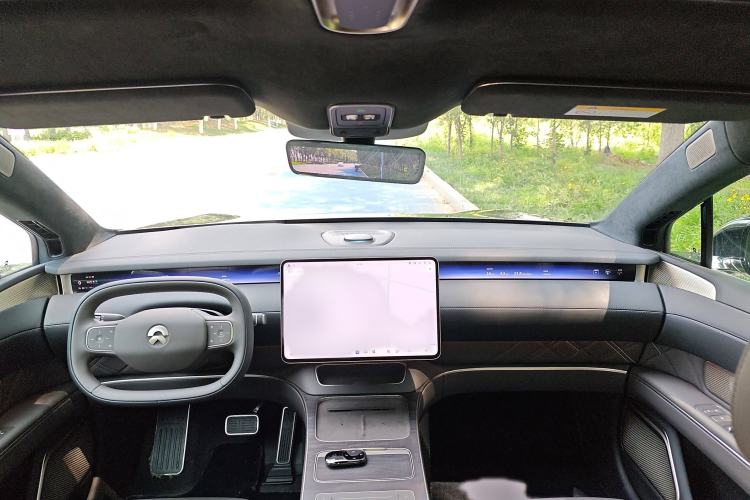 Used Nio ET9 2025 100 kWh Center Console