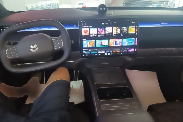 Used Nio ET9 2025 100 kWh Center Console
