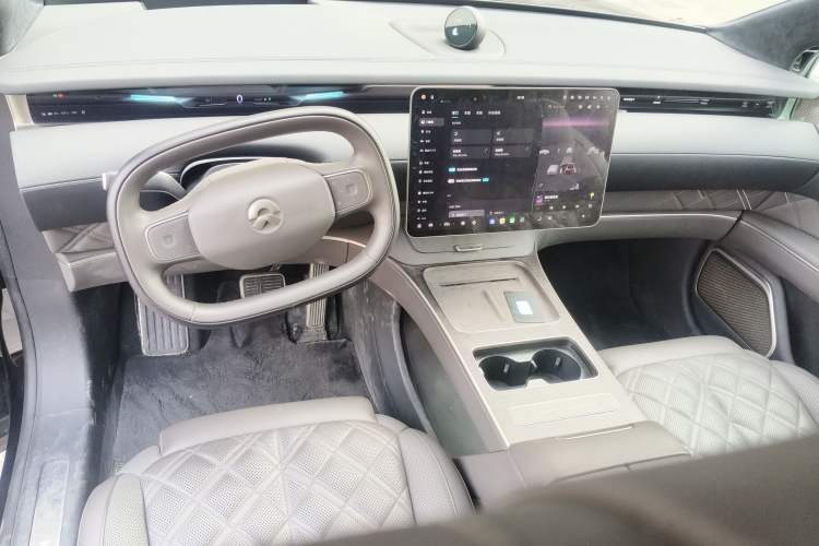Used Nio ET9 2025 100 kWh Center Console