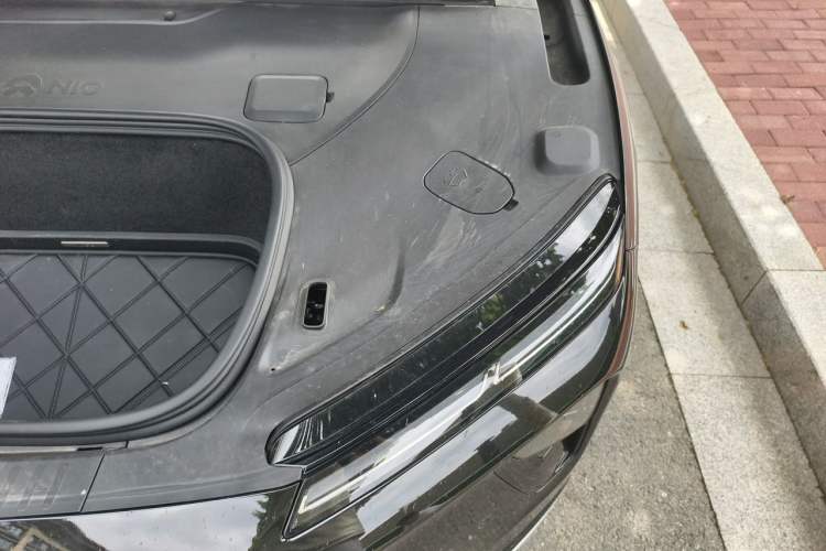 Used Nio ET9 2025 100kWh Signature Edition Engine Bay Left