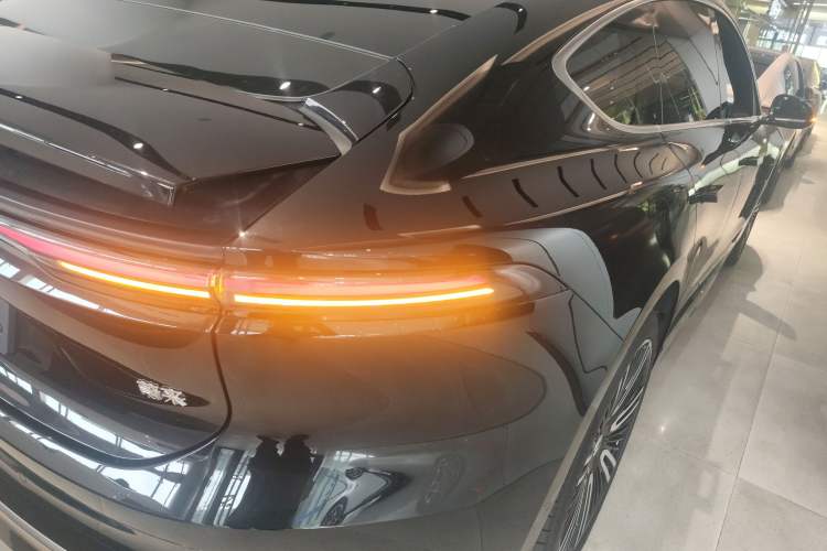 Used Nio ET9 2025 100 kWh Exterior 1