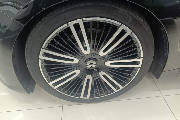 Used Nio ET9 2025 100kWh Signature Edition Exterior 2