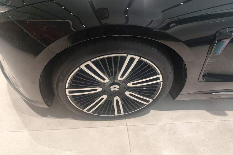 Used Nio ET9 2025 100 kWh Exterior 2