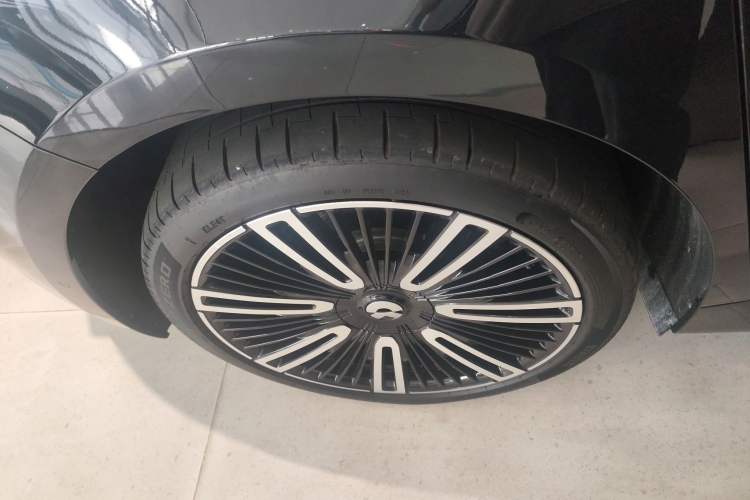 Used Nio ET9 2025 100 kWh Exterior 3