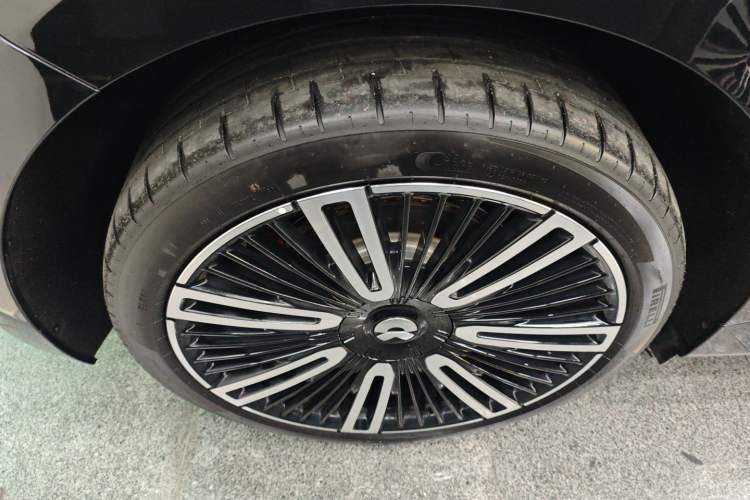 Used Nio ET9 2025 100kWh Signature Edition Exterior 5