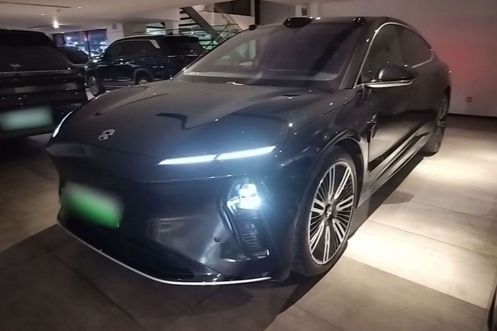 Used Nio ET9 2025 100kWh Signature Edition Front Left 45 Deg