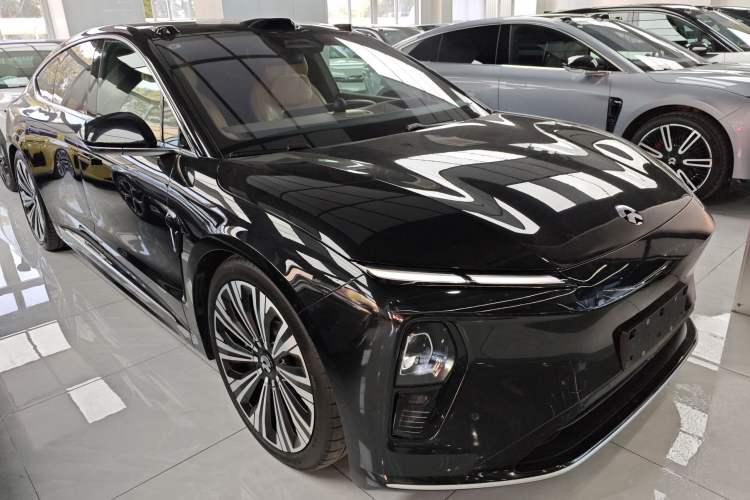 Used Nio ET9 2025 100kWh Signature Edition Front Right 45 Deg