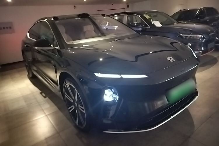 Used Nio ET9 2025 100kWh Signature Edition Front Right 45 Deg