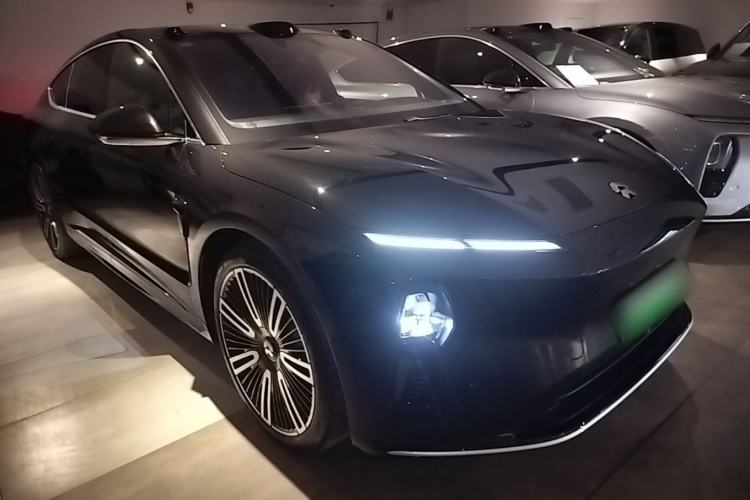 Used Nio ET9 2025 100kWh Signature Edition Front Right 45 Deg