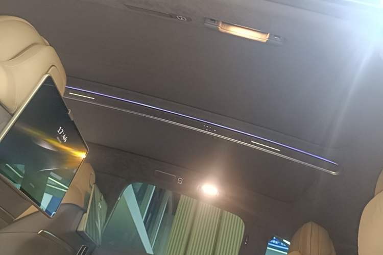 Used Nio ET9 2025 100kWh Signature Edition Headliner