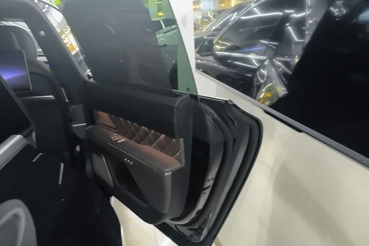 Used Nio ET9 2025 100 kWh Interior 6