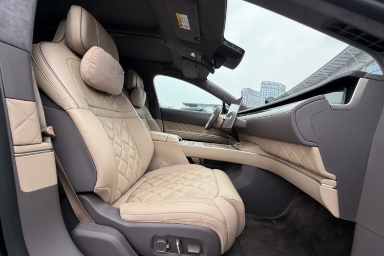 Used Nio ET9 2025 100kWh Signature Edition Interior 6