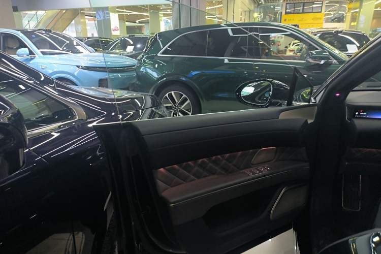 Used Nio ET9 2025 100 kWh Interior 7