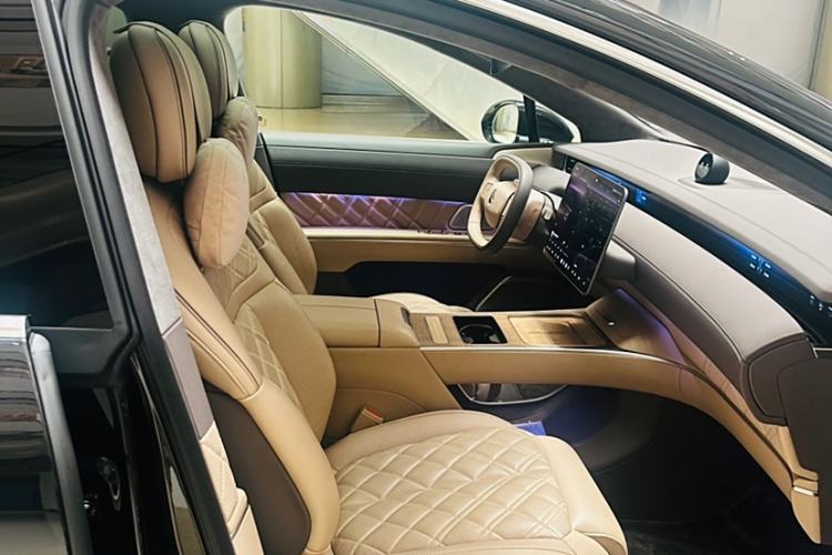 Used Nio ET9 2025 100 kWh Interior 8