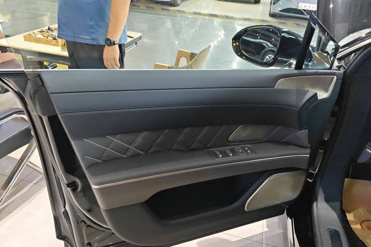 Used Nio ET9 2025 100 kWh Left Front Door Interior