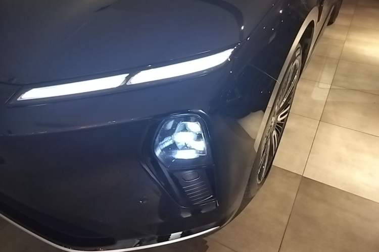 Used Nio ET9 2025 100kWh Signature Edition Left Front Headlight