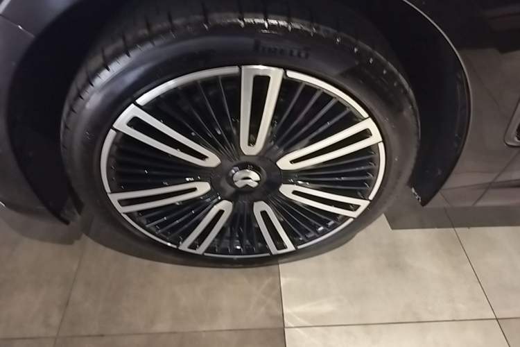 Used Nio ET9 2025 100kWh Signature Edition Left Front Wheel Hub