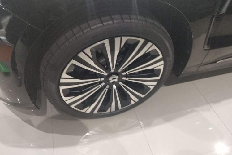 Used Nio ET9 2025 100kWh Signature Edition Left Front Wheel Hub