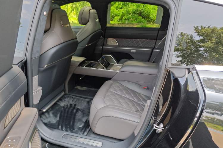 Used Nio ET9 2025 100 kWh Left Rear Seat