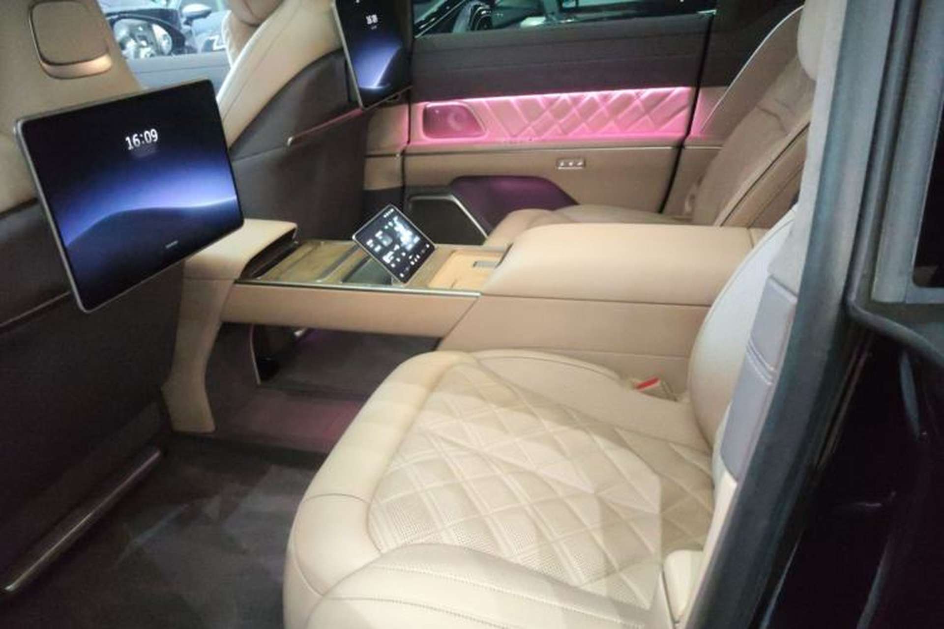 Used Nio ET9 2025 100kWh Signature Edition Left Rear Seat