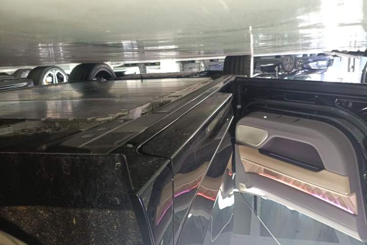Used Nio ET9 2025 100kWh Signature Edition Left Side Sill