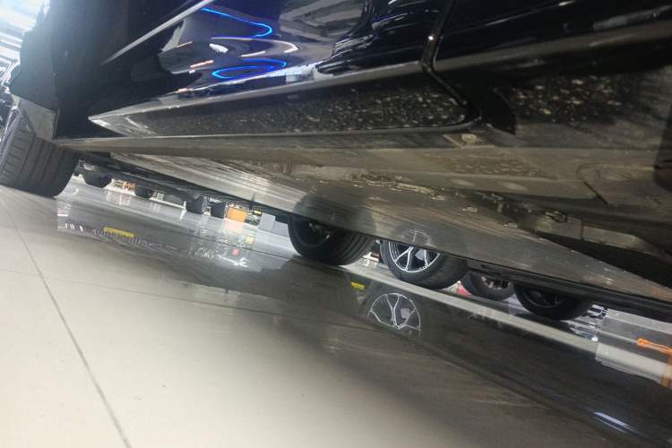 Used Nio ET9 2025 100kWh Signature Edition Left Side Sill