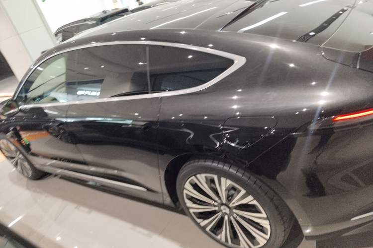 Used Nio ET9 2025 100kWh Signature Edition Left Side