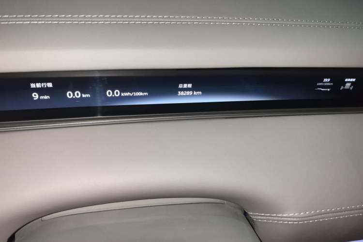 Used Nio ET9 2025 100kWh Signature Edition Odometer Close Up
