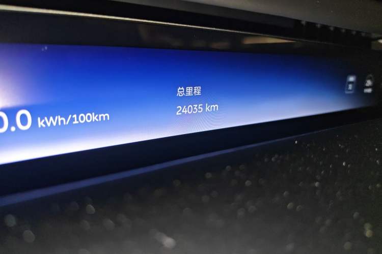 Used Nio ET9 2025 100kWh Signature Edition Odometer Close Up
