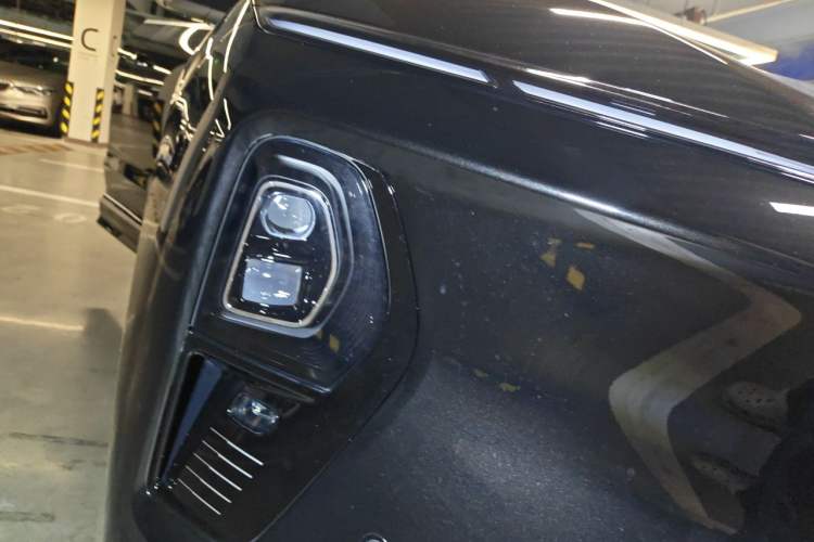 Used Nio ET9 2025 100kWh Signature Edition Right Front Headlight