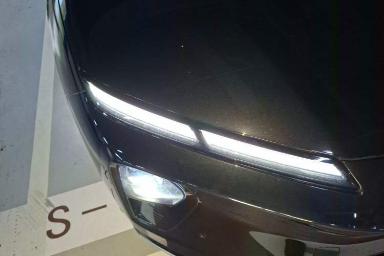 Used Nio ET9 2025 100kWh Signature Edition Right Front Headlight