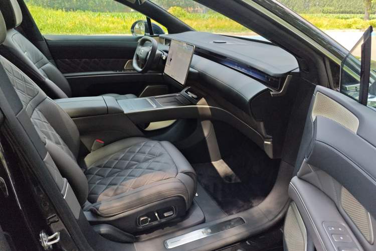 Used Nio ET9 2025 100 kWh Right Front Seat