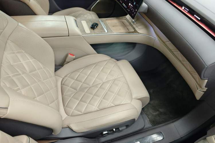 Used Nio ET9 2025 100kWh Signature Edition Right Front Seat