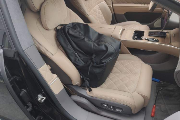 Used Nio ET9 2025 100kWh Signature Edition Right Front Seat