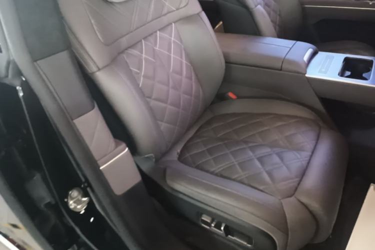 Used Nio ET9 2025 100 kWh Right Front Seat