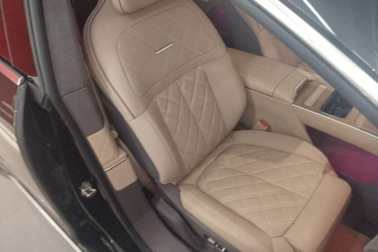 Used Nio ET9 2025 100kWh Signature Edition Right Front Seat