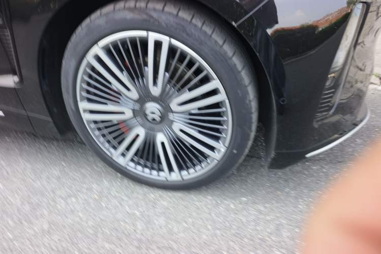 Used Nio ET9 2025 100kWh First-Edition Limited Edition Right Front Wheel Hub