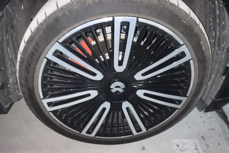 Used Nio ET9 2025 100kWh Signature Edition Right Front Wheel Hub