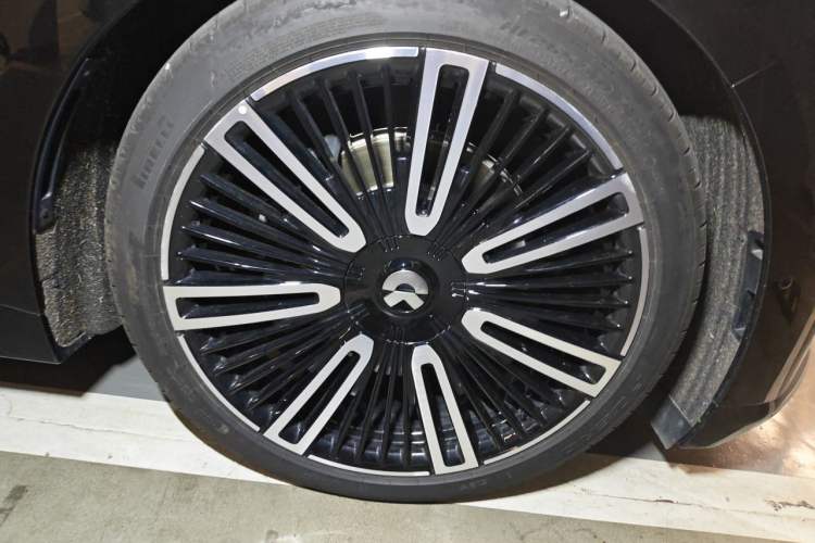 Used Nio ET9 2025 100kWh Signature Edition Right Front Wheel Hub