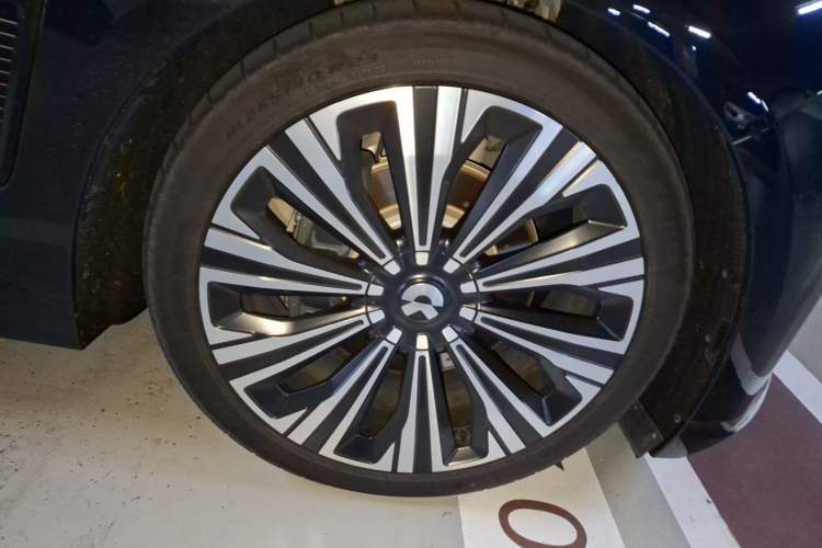 Used Nio ET9 2025 100kWh Signature Edition Right Front Wheel Hub