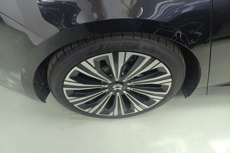 Used Nio ET9 2025 100kWh Signature Edition Right Rear Wheel Hub