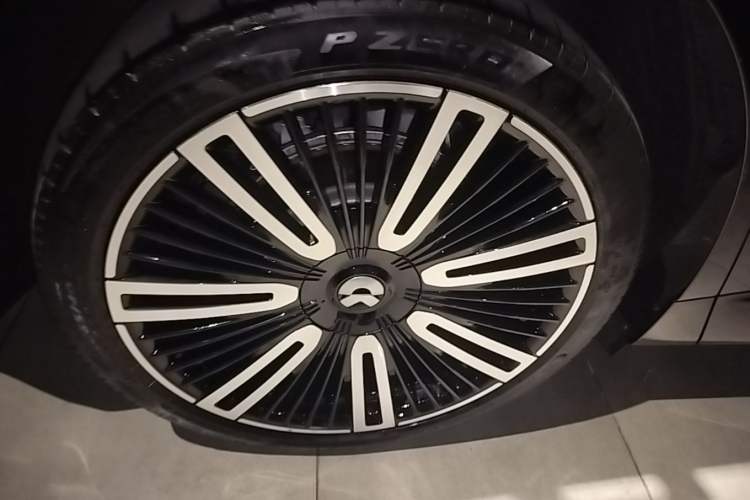 Used Nio ET9 2025 100kWh Signature Edition Right Rear Wheel Hub